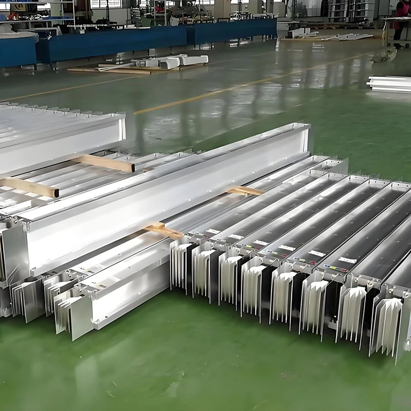 Geschlossene Mittelstromschiene